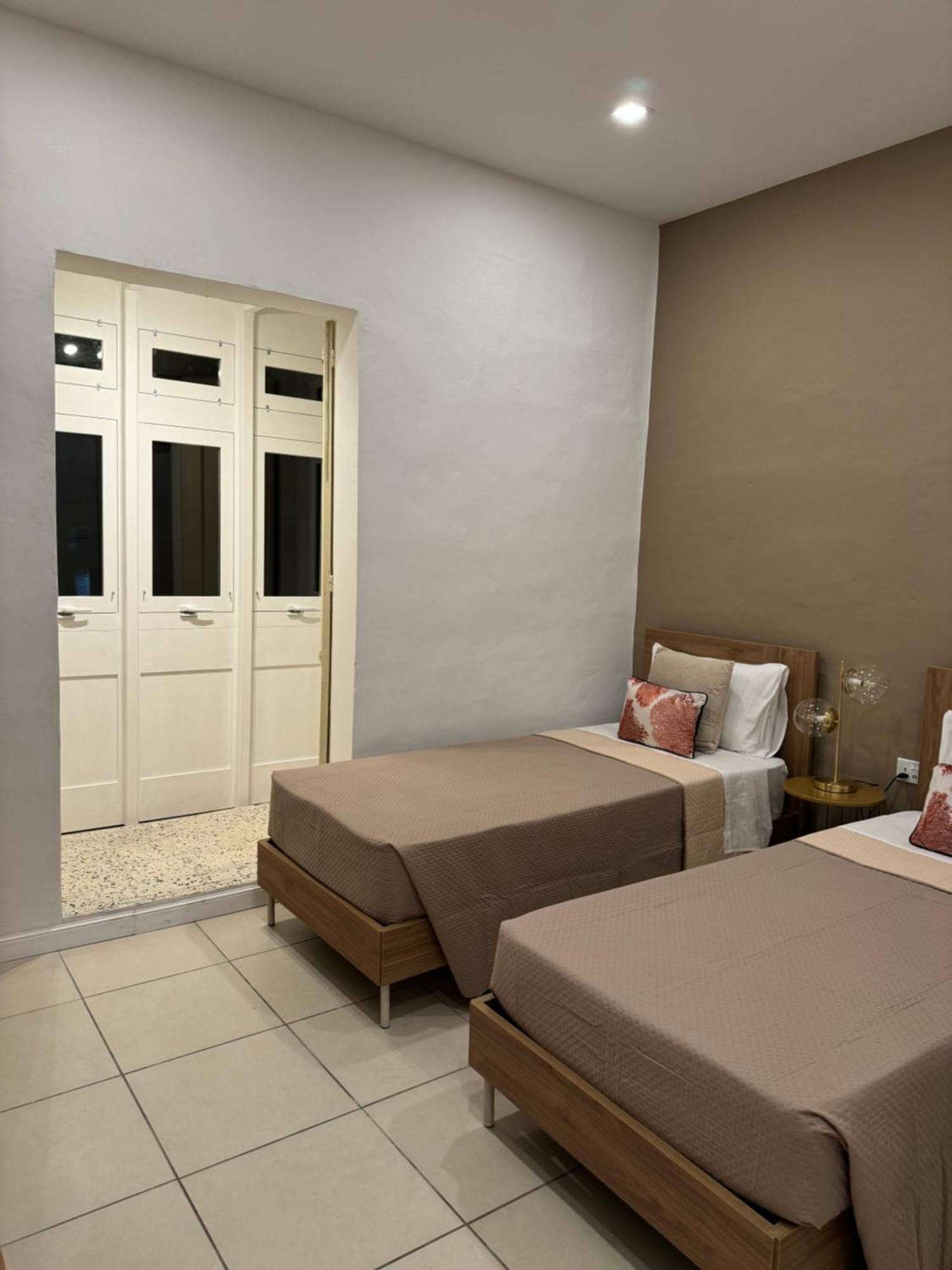 Townhouse 26 In Sliema, Malta Villa Buitenkant foto